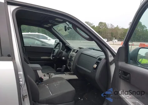 2010 Ford Escape Xlt z USA, uszkodzony, nr VIN 1FMCU9DG8AKC65375